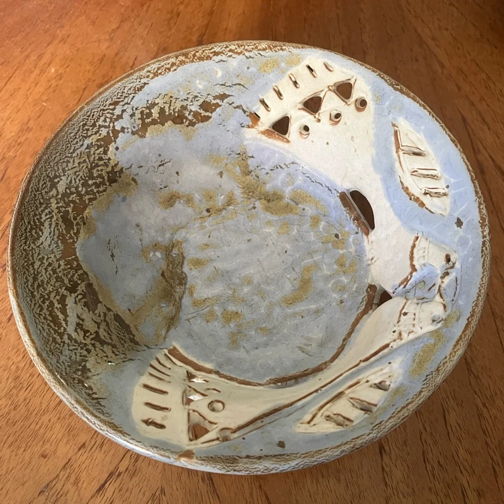 Unique Studio Pottery Bowl with Two Birds - Picture 4 of 7